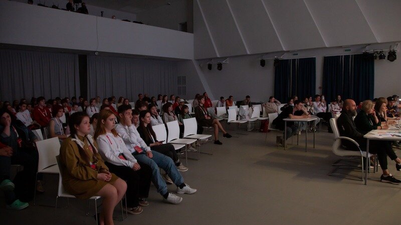    Участники фестиваля поддерживают друзей во время конкурсных просмотров Фото: Валерия Алтухова / / ИА «Победа26»