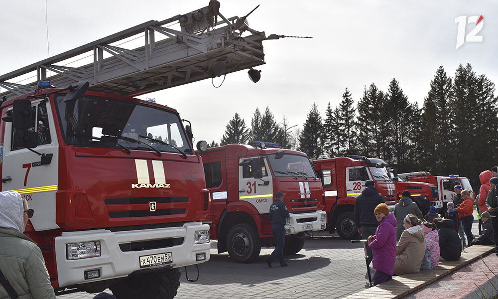 Она посвящена 375-летию пожарной охраны. Действующая пожарная техника на несколько часов стала интерактивными  фотозонами. Сегодня, 30 апреля, в России отмечается профессиональный  праздник пожарных.