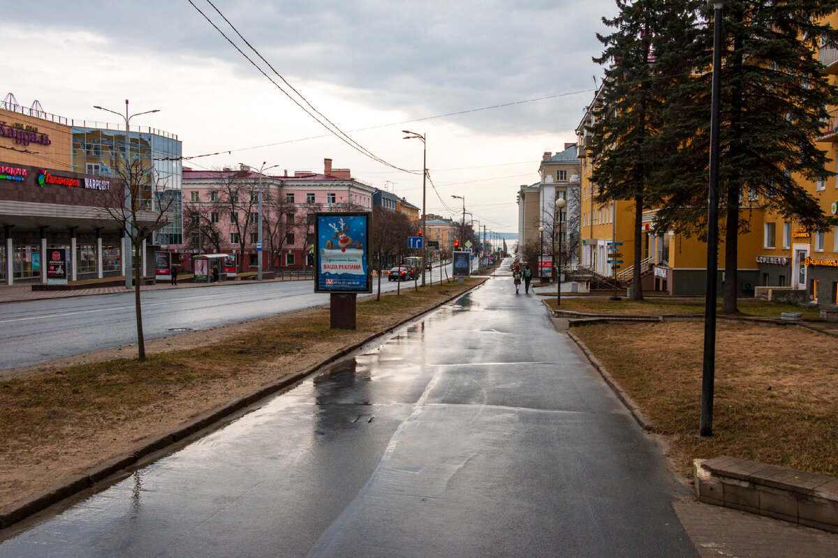 К берегу озера