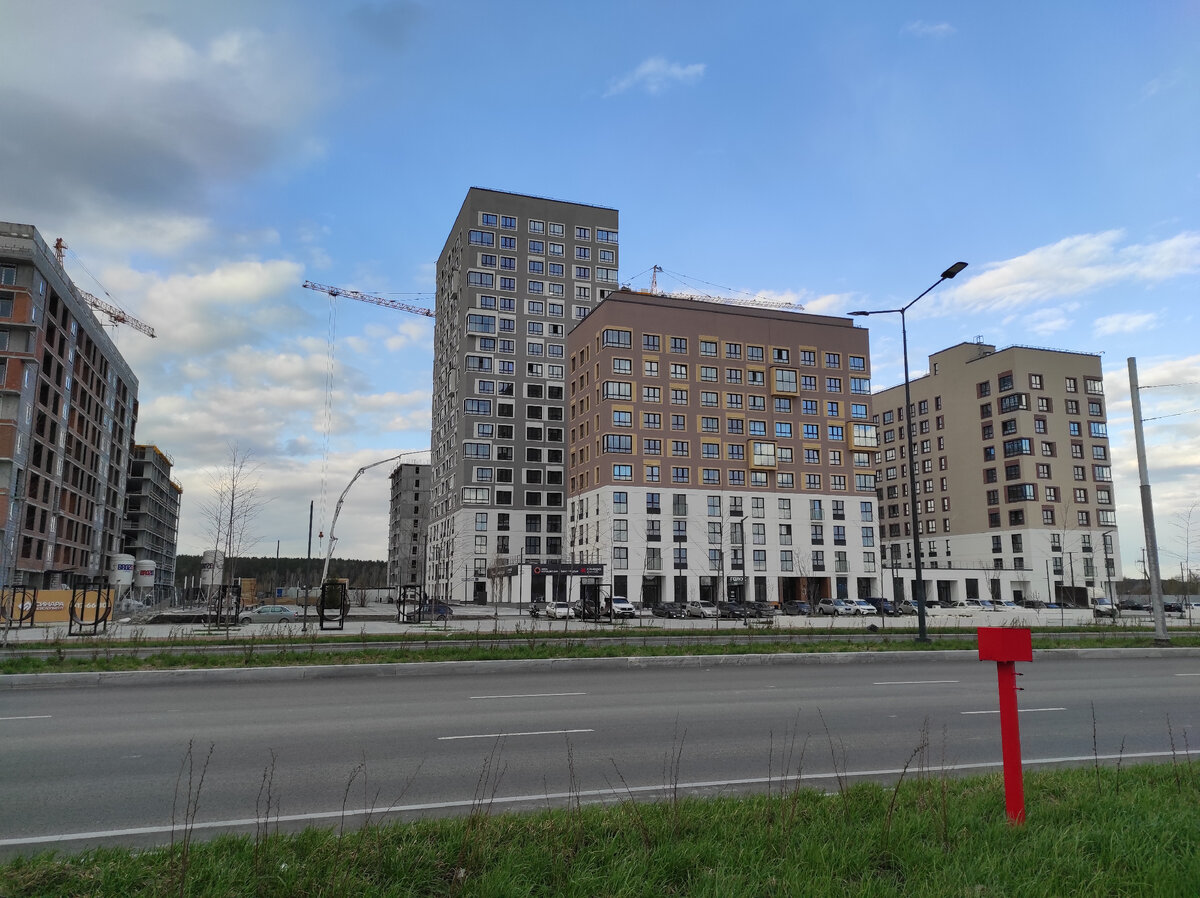 Первые жилые дома района