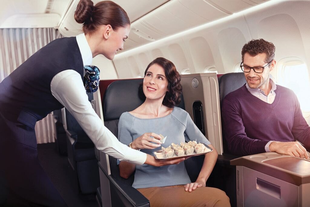     Согласиться и не спорить: как стюардесс учат избегать конфликтов на борту