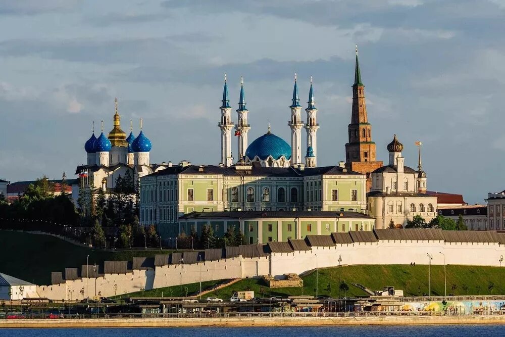 Казанский кремль: православный храм, мечеть, падающая башня Сююмбике📷
