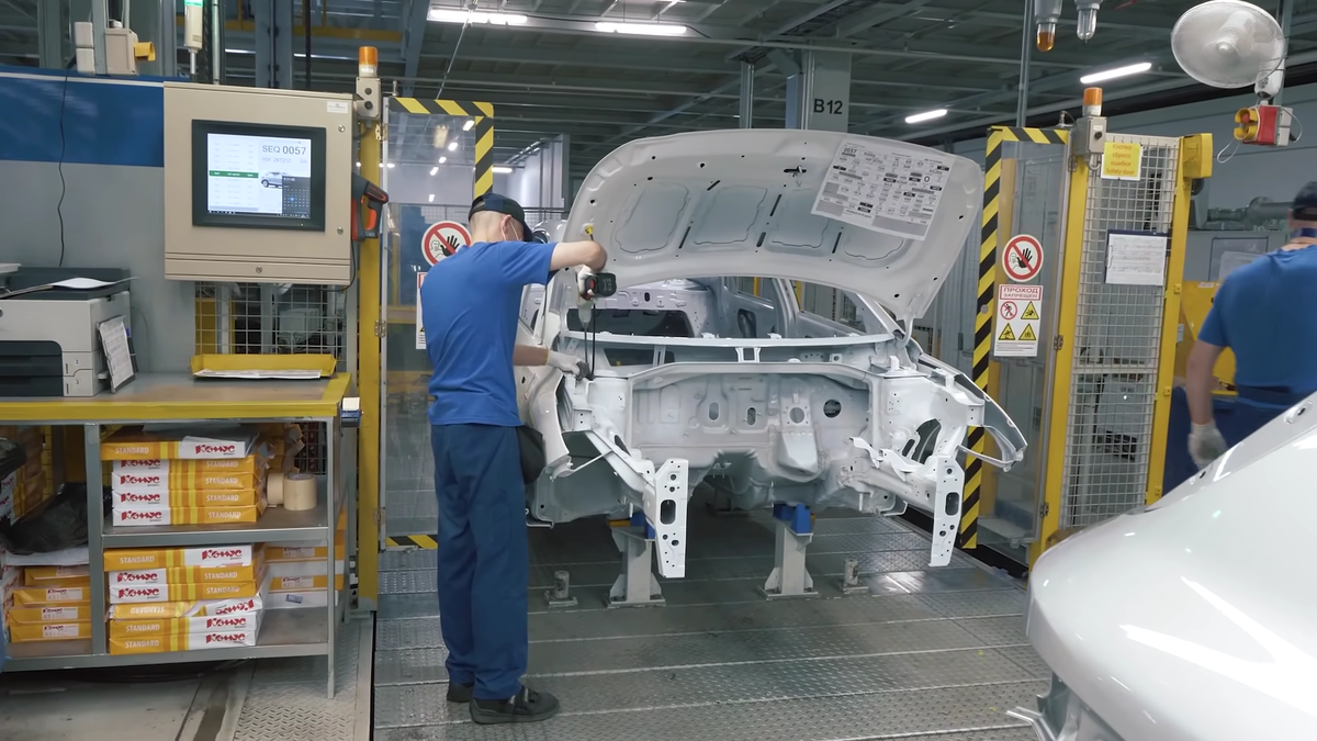 "Завод перезапустили, деньги потратили, а машины покупают плохо ...