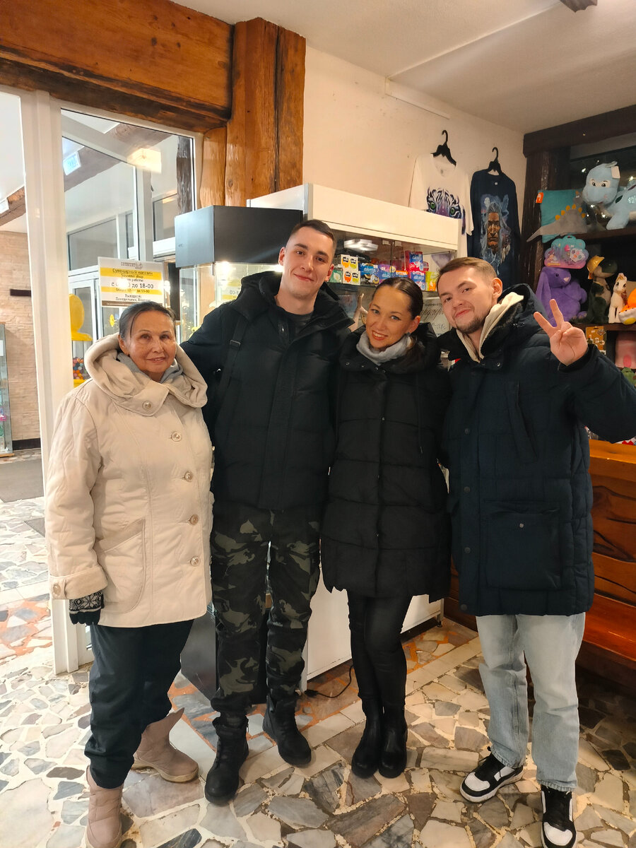 Я с сыновьями и с мамой