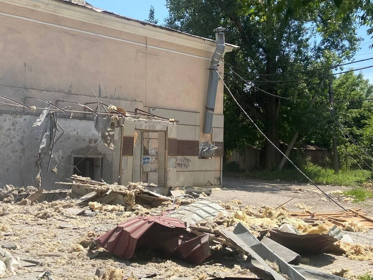   Дворец культуры "Шахтер" в Горловке, поврежденный обстрелом со стороны ВСУ© Фото : Приходько РИК / Telegram