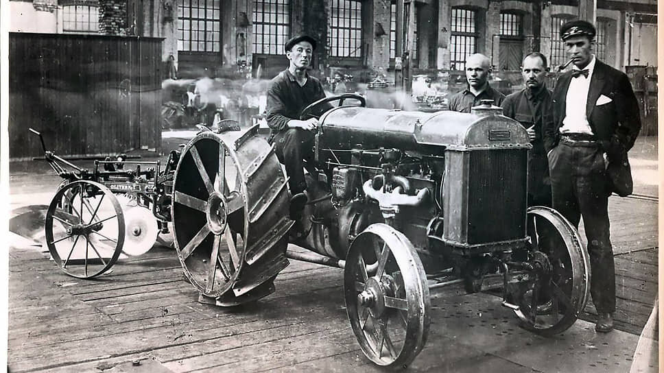 Фото: pastvu.com📷1925 г. Завод «Красный Путиловец». Трактор типа «Фордзон»