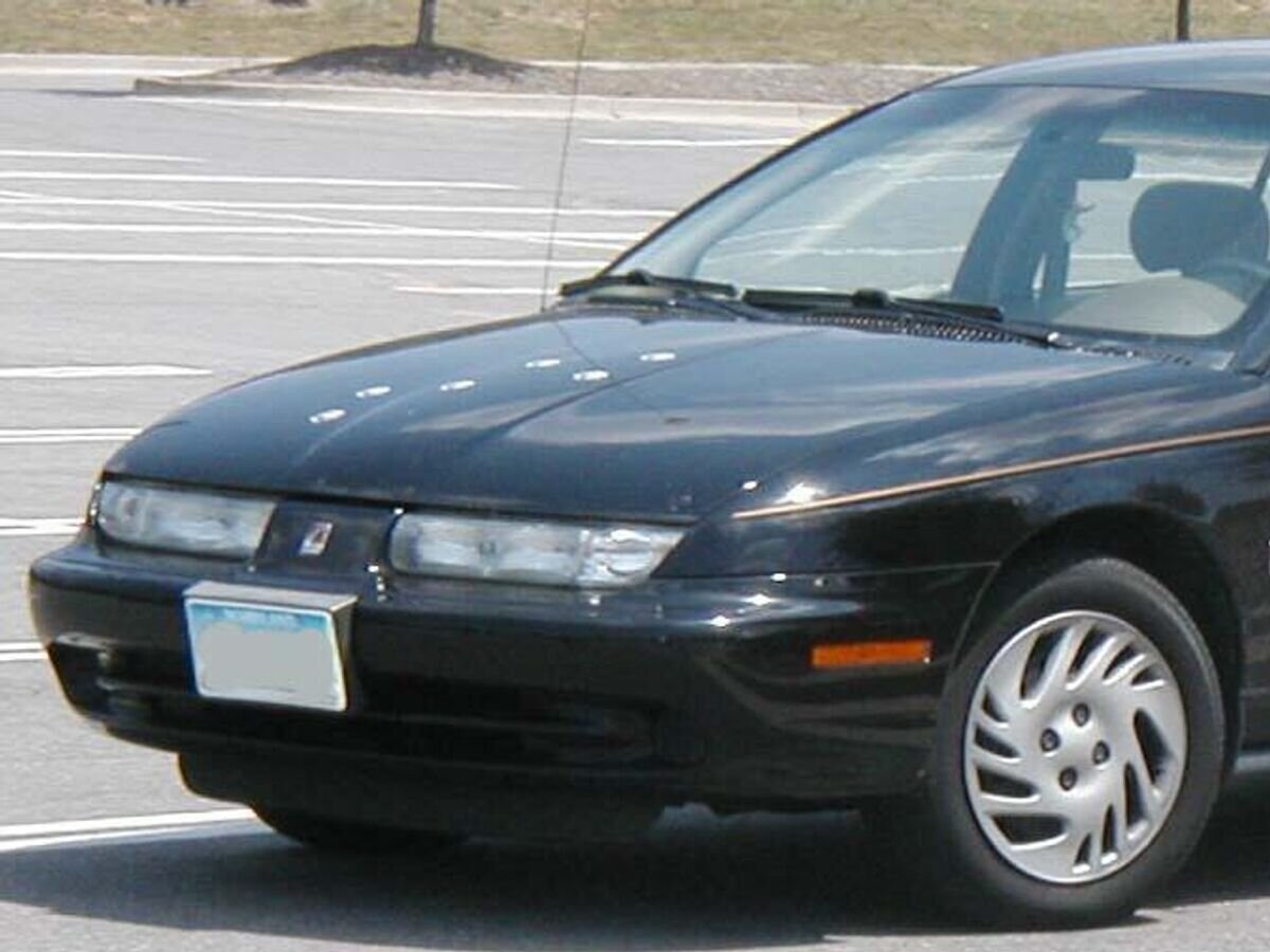    Черный Saturn S-Series второго поколения, идентичный машине, на которой ездила Мюррей© Фото : Public domain/IFCAR