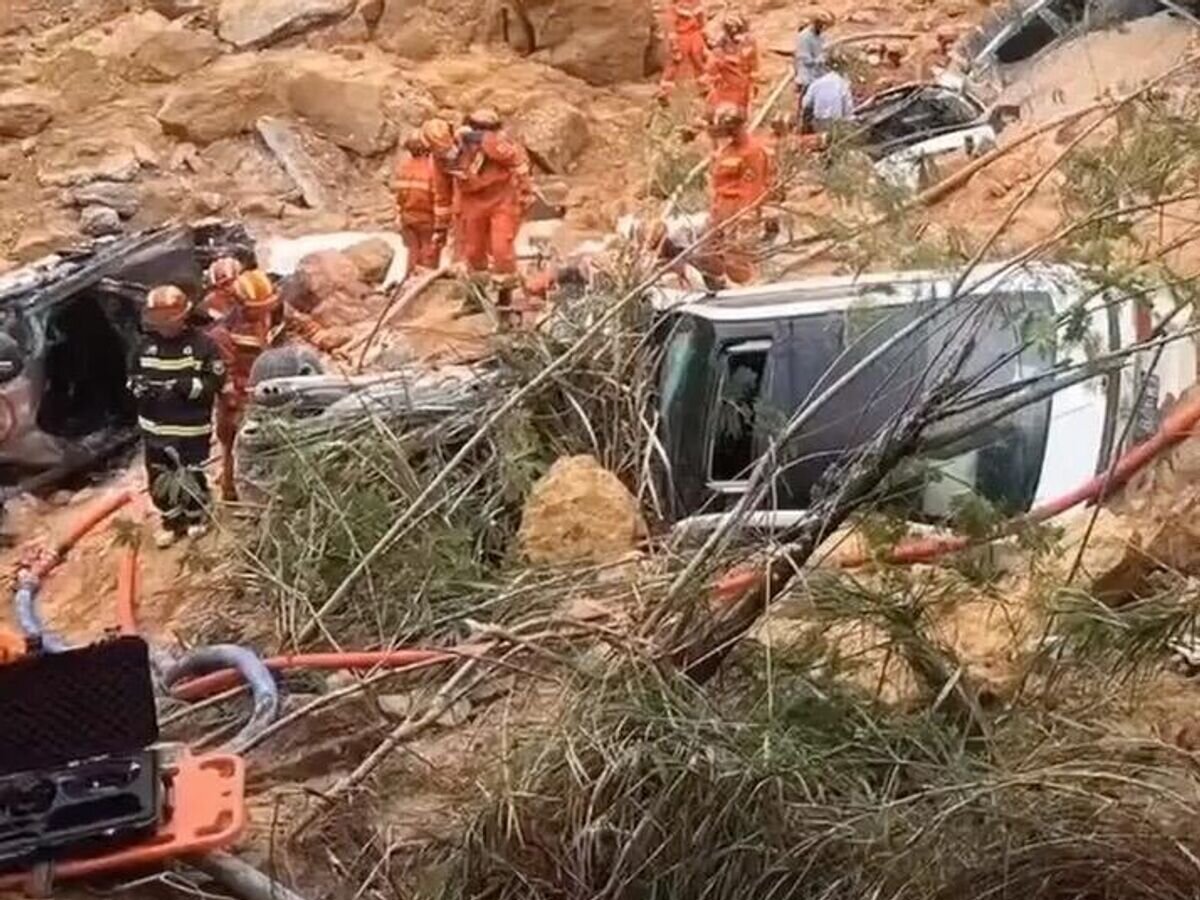    Место обрушения скоростной автомагистрали на юге Китая© Кадр видео из соцсетей