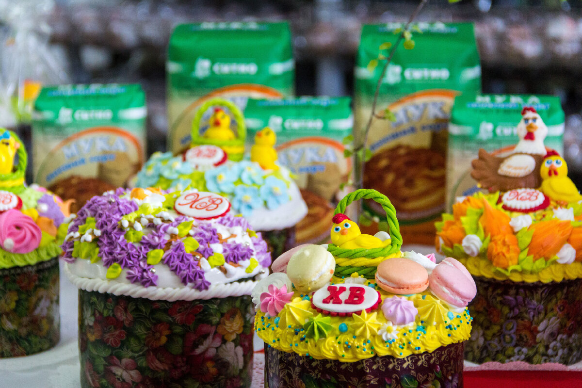 Кулич традиционно выпекается из отборной пшеничной муки