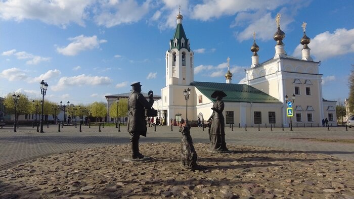 Калачник, дама и бродячий пес