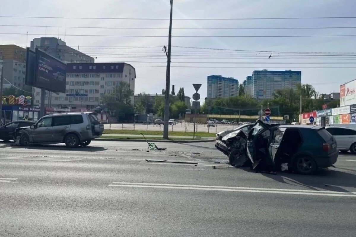 Таран на Московском: немец и японец сошлись в лобовую | АиФ-Самара | Дзен