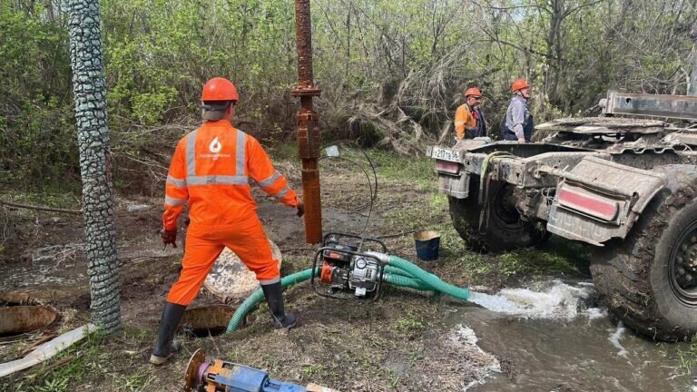    В Орске продолжаются работы по нормализации ситуации с водоснабжением города Андрей Севостьянов