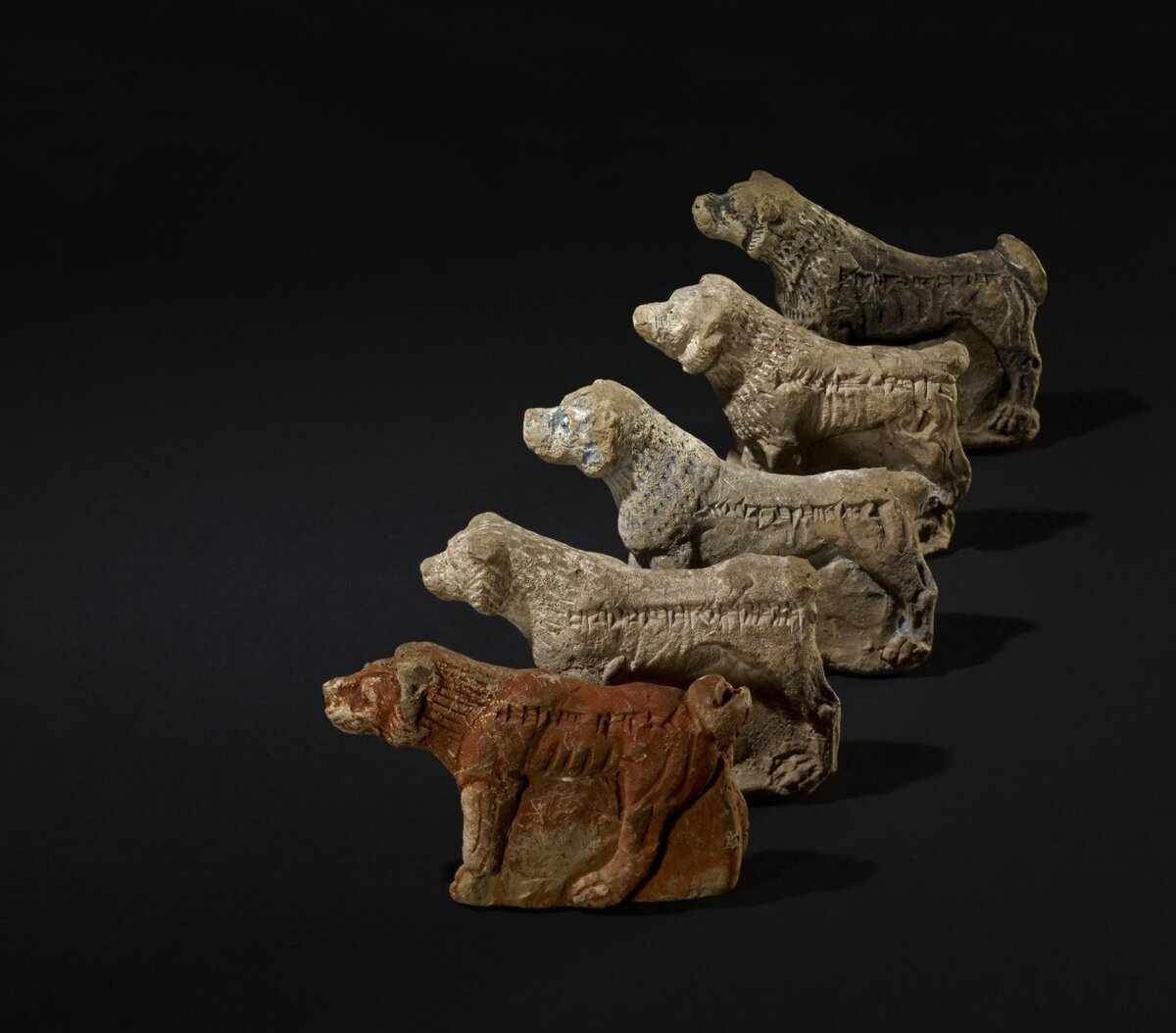 👉 Фигурки-талисманы с изображениями собак. Автор неизвестен, ориентировочное время создания фигур – 650 год до н.э. Британский музей, Лондон.