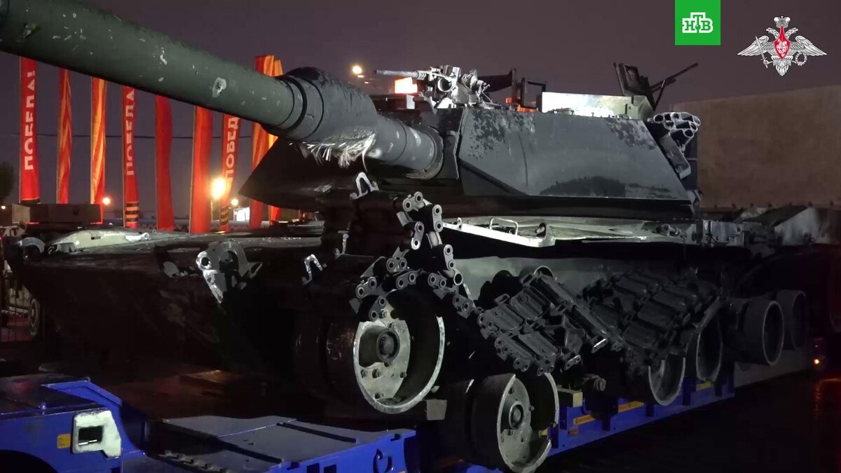    Трофейный танк Abrams привезли на Поклонную гору