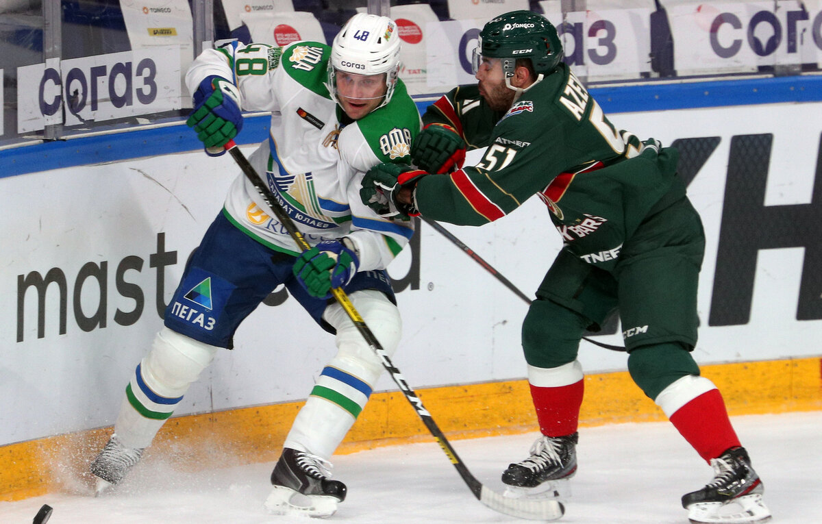    Евгений Бирюков и Джастин Азеведо  Егор Алеев/ТАСС