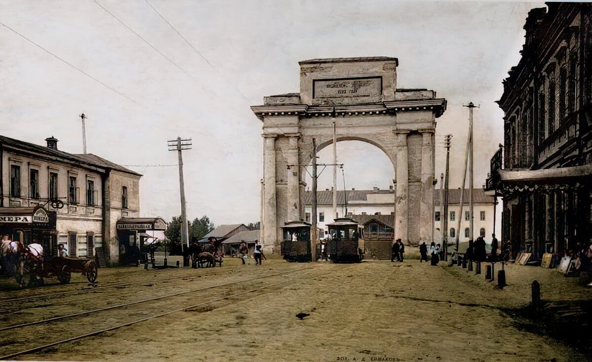 Первые по курску. Триумфальные ворота Тверская застава. Киевский вокзал 1930. Триумфальная арка на площади Тверской заставы.