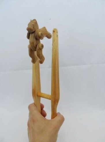 Гимнаст на турнике. Папа делал из ивы