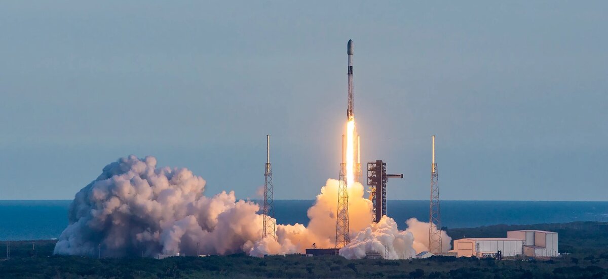 18 апреля 2024 года Falcon 9 запустил 23 спутника Starlink на низкую околоземную орбиту из Флориды. Источник: SpaceX?????  📷
