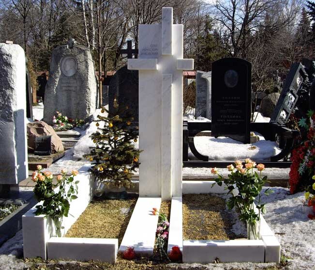 Могила олега борисова на новодевичьем кладбище фото