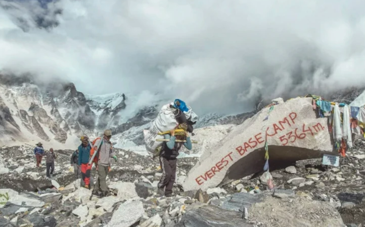 Таким обнаружили и сфотографировали Эверест сотрудники Bally