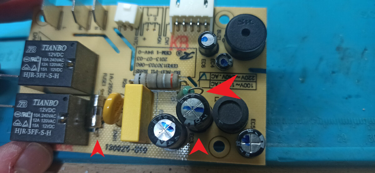 Плата питания со сгоревшими элементами