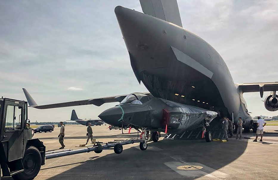 Доставка F-35 на C-17 Globemaster