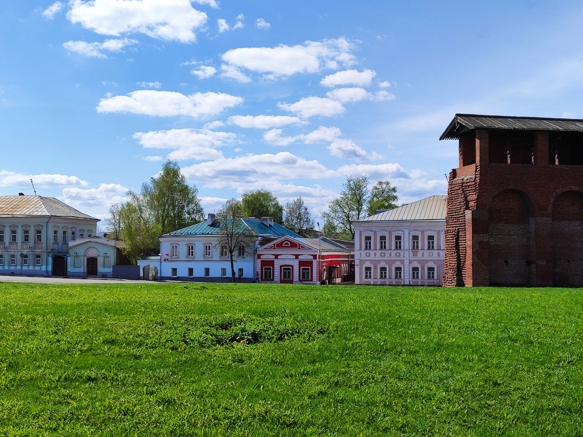 Фото автора. Вид на усадьбу купца Мокеева со стороны Коломенского Кремля. 