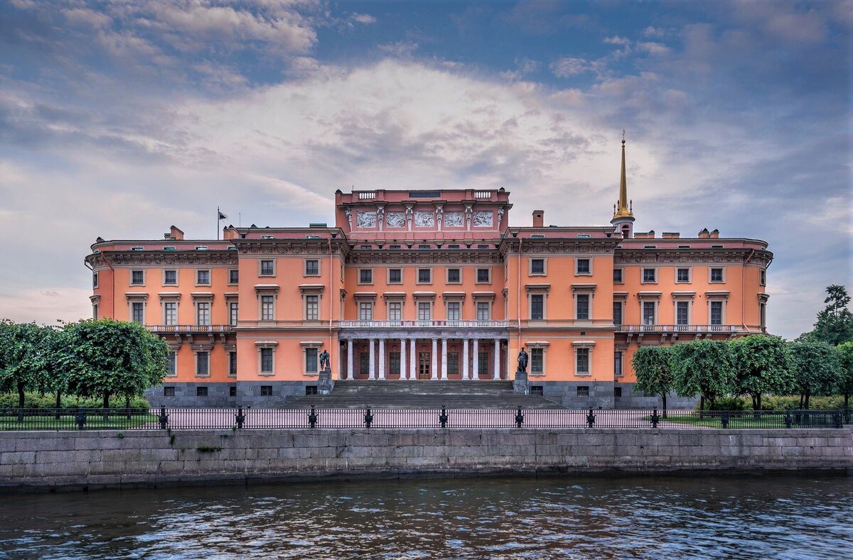 Михайловский замок, наб. реки Мойки