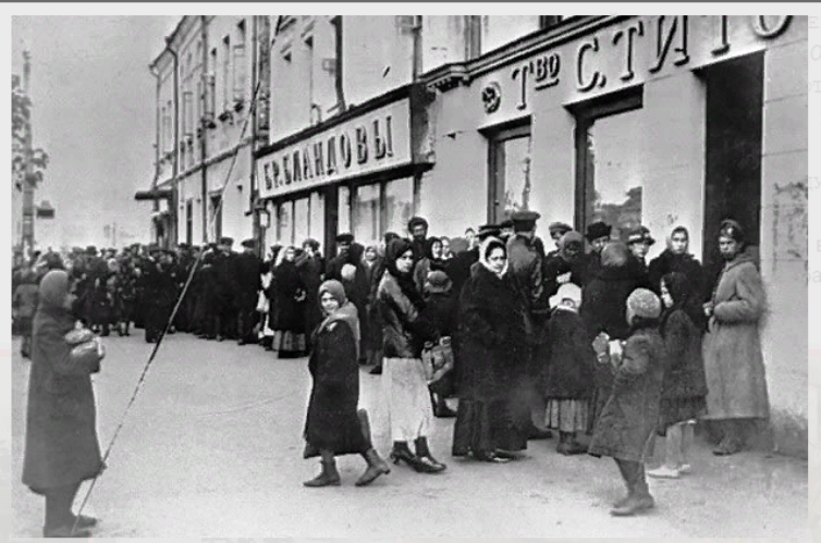 Очередь за хлебом, Петроград, январь 1917 года Фото с сайта pikabu.ru