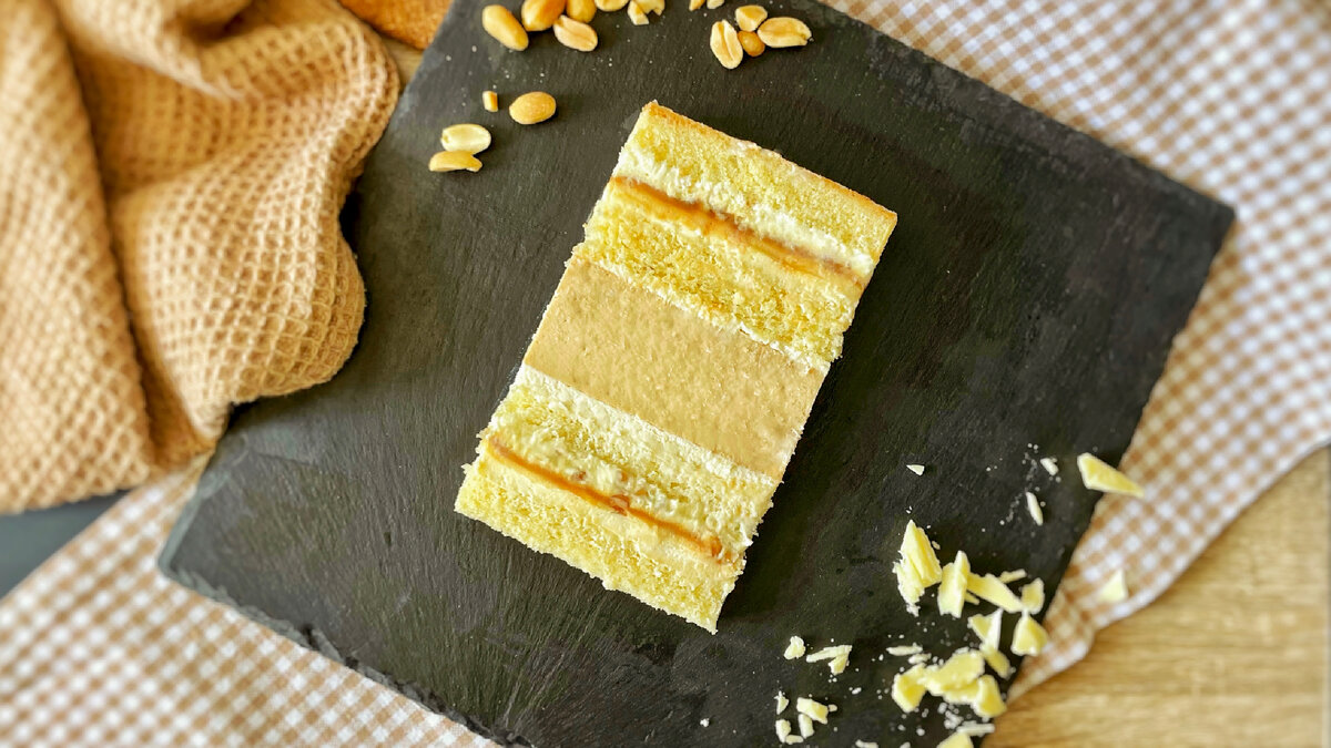 Очень аппетитный разрез торта «Ванильный Сникерс»😍