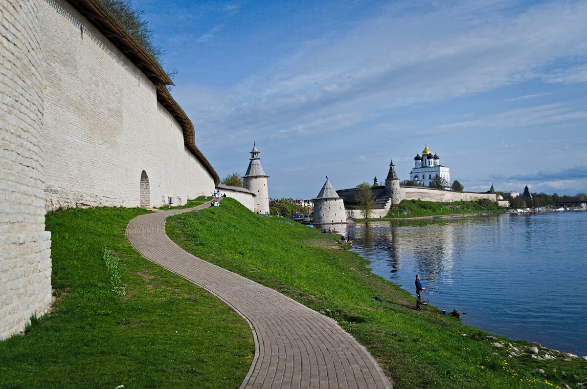 Стена соединяющая башни. Варлаамовская и Высокая.