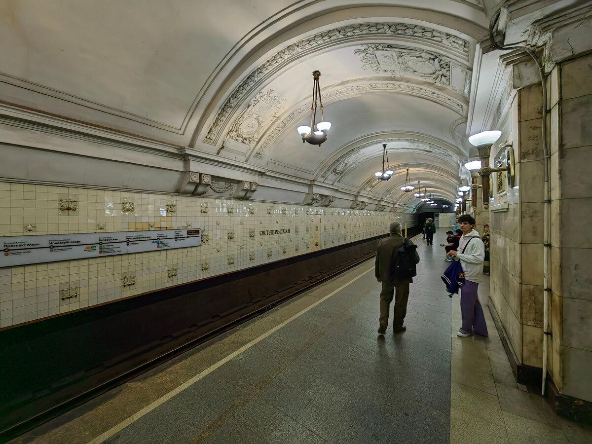 Метро в Москве может удивить любого - даже того, кто живёт в Петербурге!  Прогулка по подземным дворцам | Олег Еверзов | Дзен