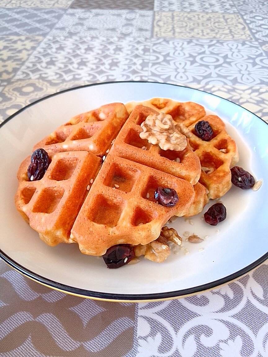 Творожно-сырные вафли с изюмом
