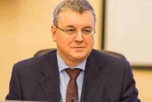 Ее жизнь не ограничивается только работой, так как председатель Центробанка уделяет время своим увлечениям и всегда находит время для семьи.-2