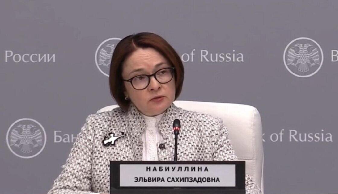 Ее жизнь не ограничивается только работой, так как председатель Центробанка уделяет время своим увлечениям и всегда находит время для семьи.-3