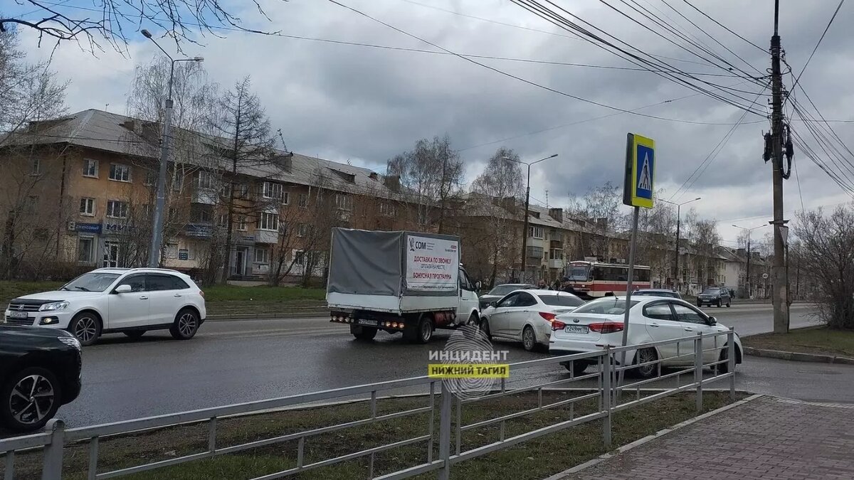 Автомобили встали на Ленинградском проспекте в Нижнем Тагиле из-за ДТП |  Новости Тагила TagilCity.ru | Дзен