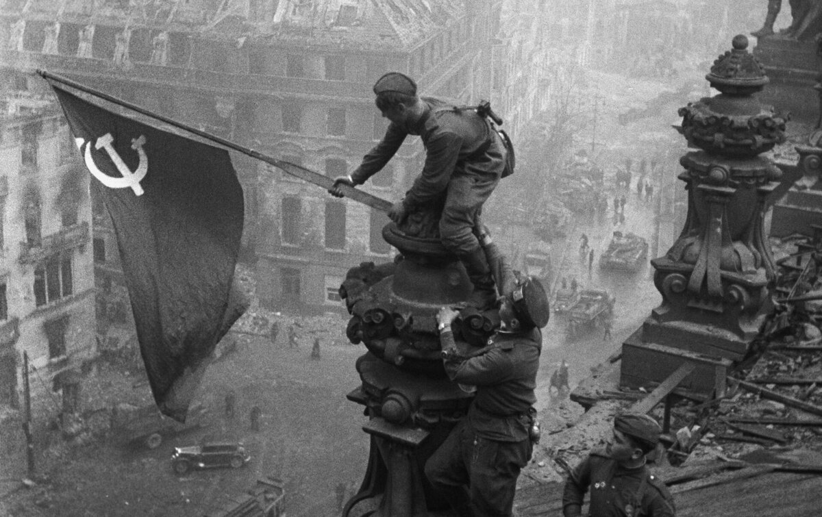 То самое историческое фото. Из открытых источников Яндекса