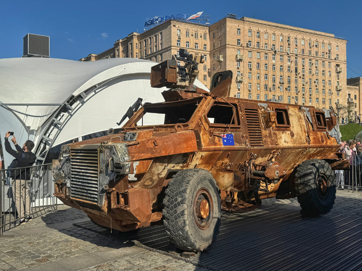 Вчера в Москве на Поклонной горе открылась выставка военной техники зарубежного и отечественного производства, которая по тем или иным причинам покинула зону боевых действий в Украине и оказалась...-2