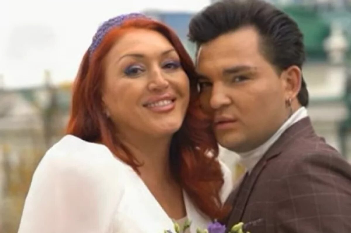    Певица Айсылу Чижевская подала на развод с приемным сыном