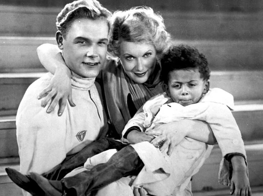 Кадр из этого хорошего фильма