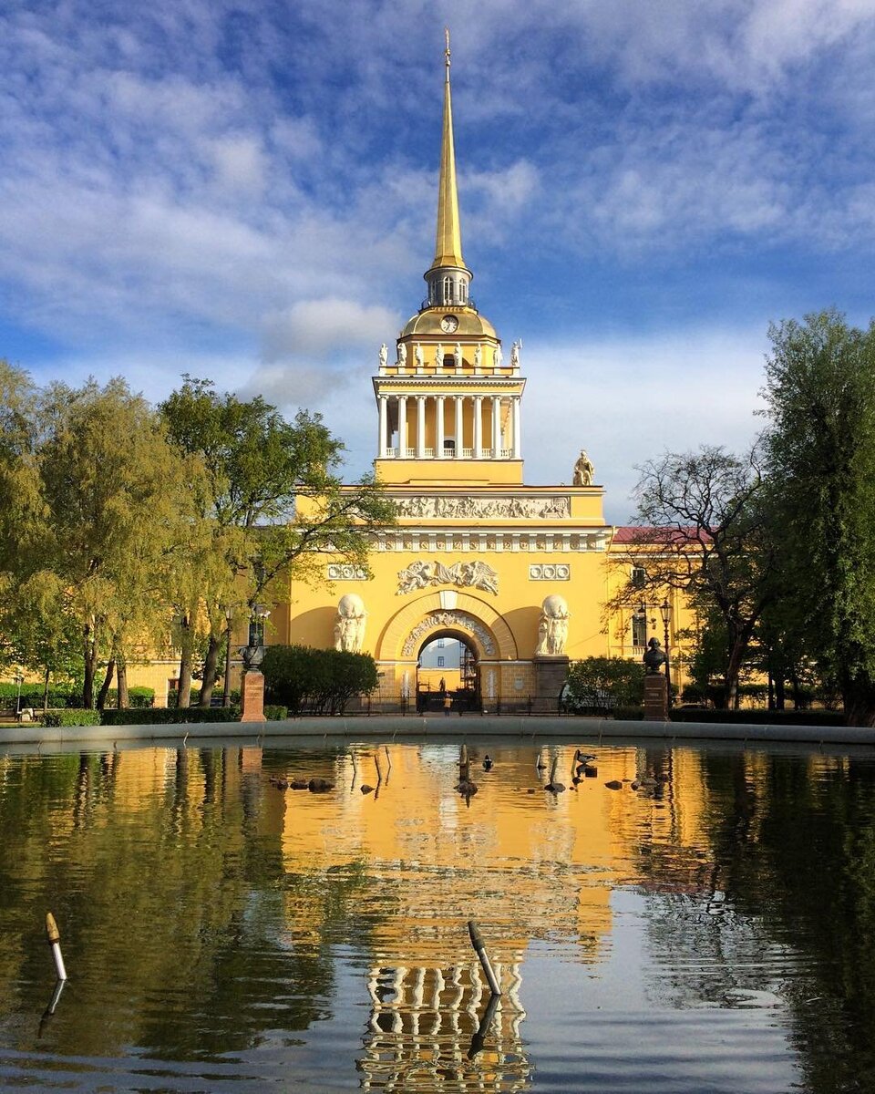 Судостроительная верфь, детище Петра I и одно из первых зданий Петербурга:  интересные факты об Адмиралтействе | Моя страна | Дзен