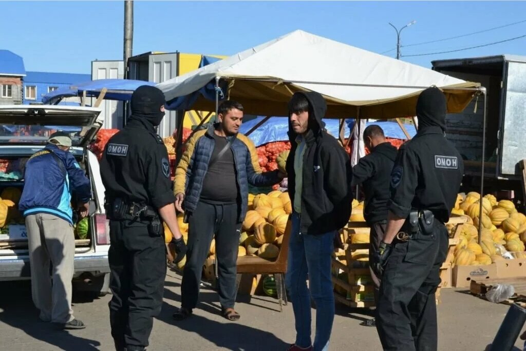 Между тем, масштаб вывода денежных средств из России по мигрантским каналам исчислялся многими триллионами рублей.