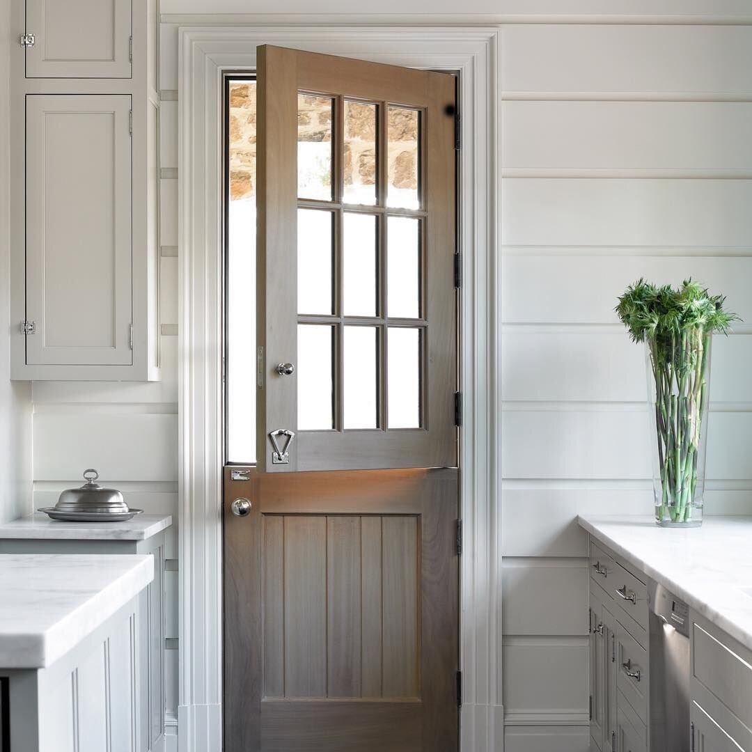 Голландская дверь в современном интерьере