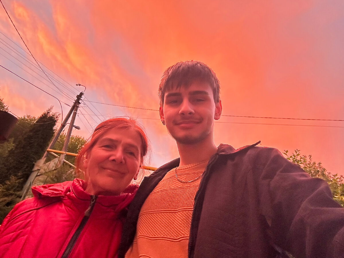 Застали с бабушкой красный закат 🌅 