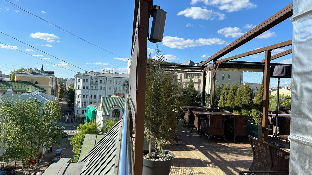 Терраса кафе Magic Harp, Лялин переулок, Москва