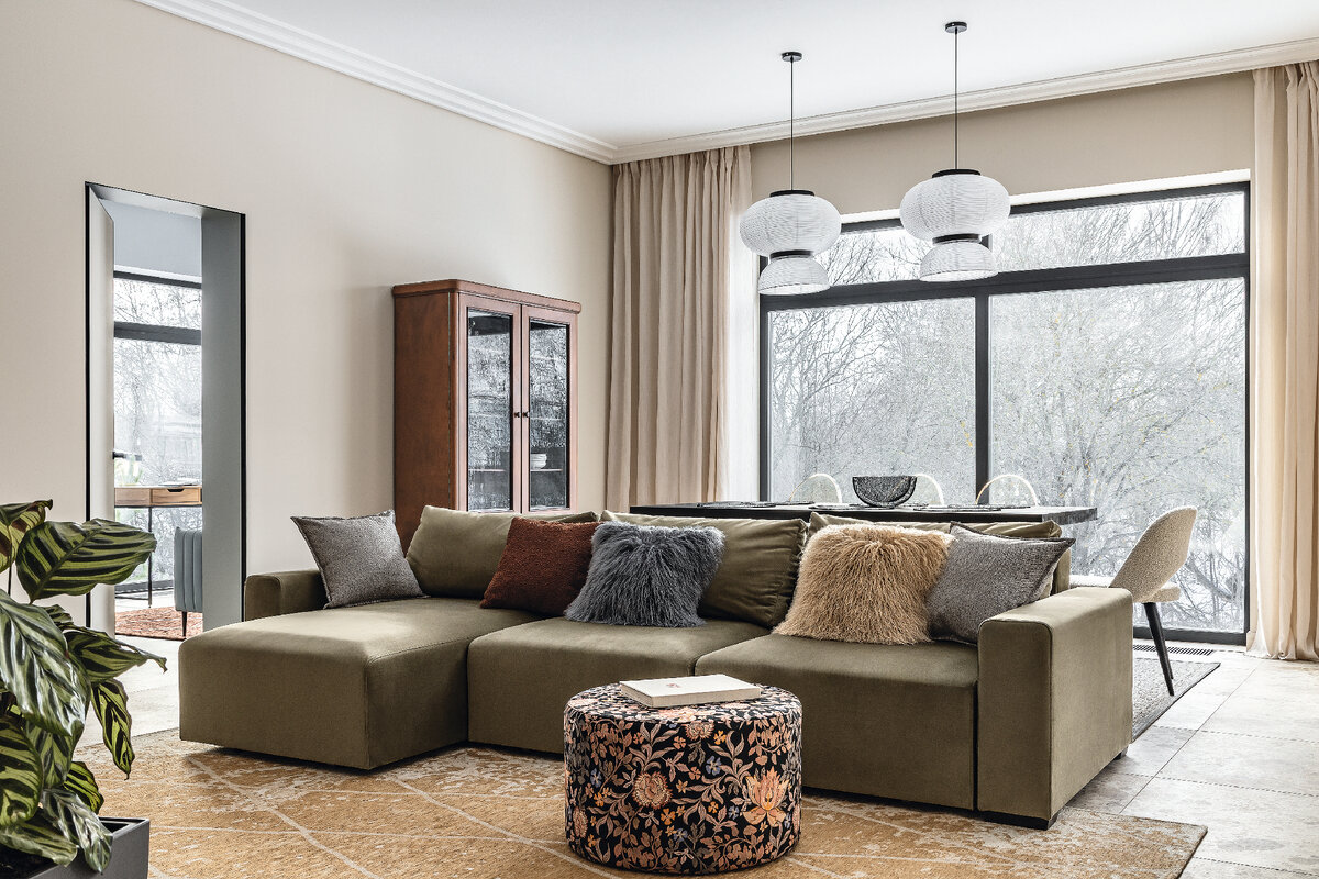 Портьеры-димаут — ткани от европейского поставщика Espocada; тюль — ткань от турецкого поставщика Esperanza, «Текстиль и Уют»