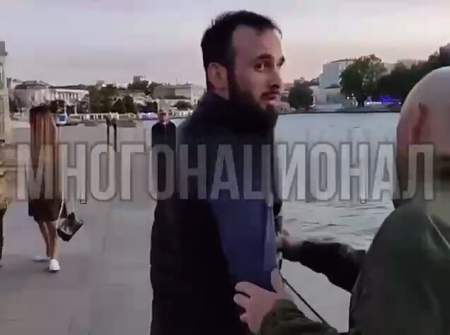Очередной культурный обмен между детьми гор и русскими девушками произошел вчера в Севастополе.-2