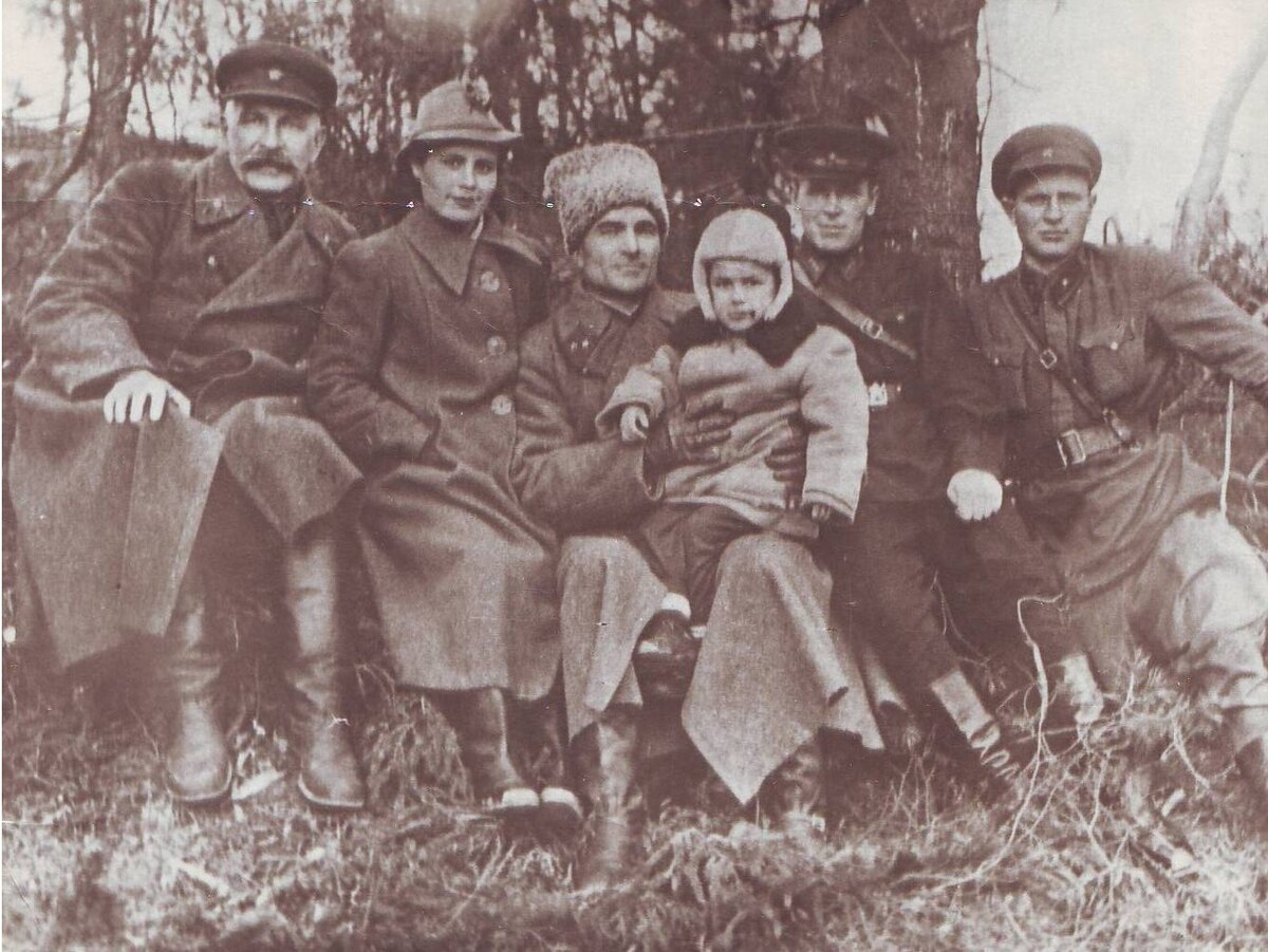 А.Лапшов с супругой и сыном
