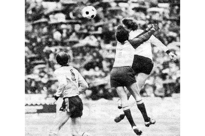 «Торпедо» - «Шахтёр» (Донецк) – 1:0. Победный гол Владимира Кобзева.