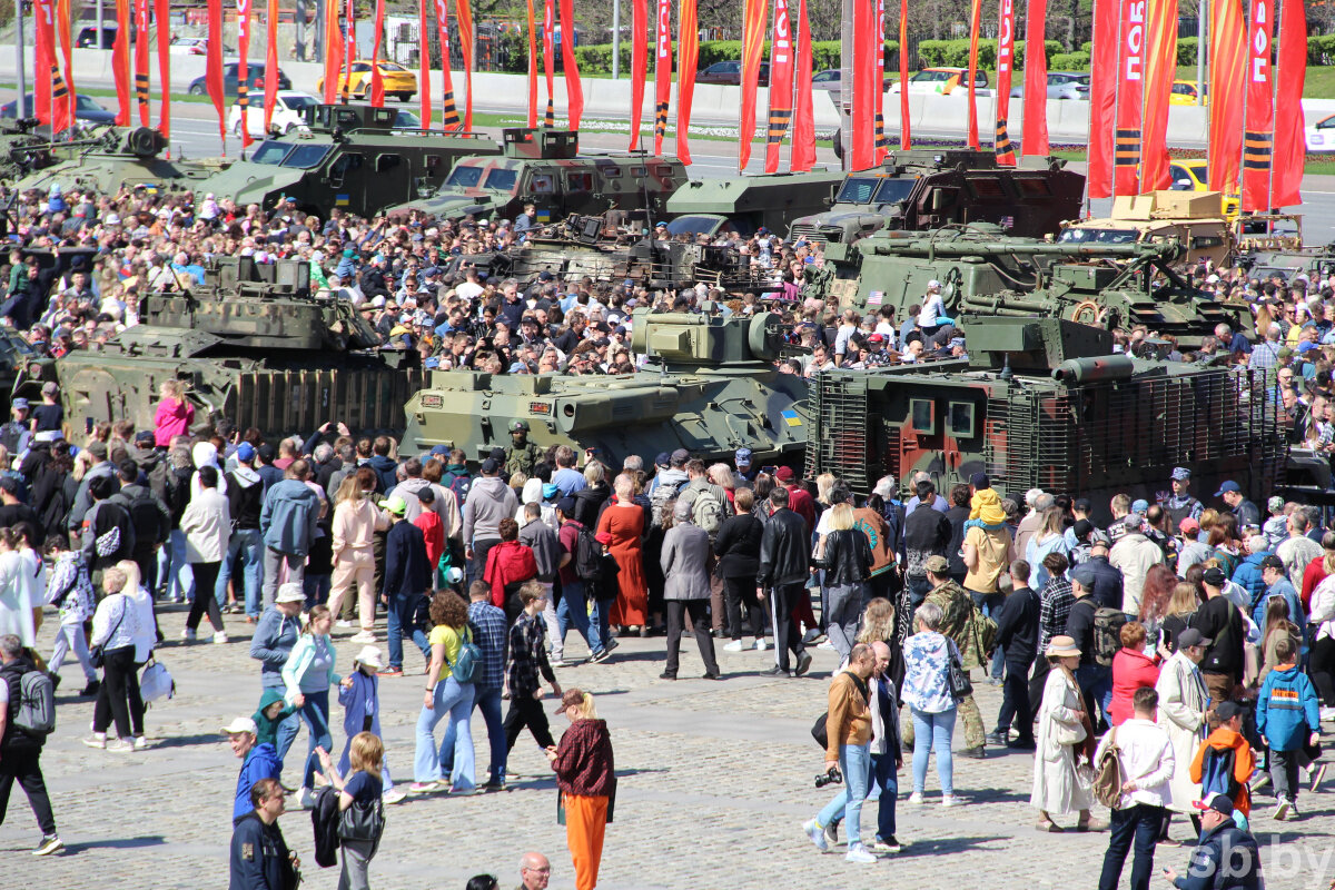 В Парке Победы на Поклонной горе в Москве 1 мая открылась выставка трофейного вооружения и военной техники, захваченной в ходе конфликта. Фото: www.sb.by